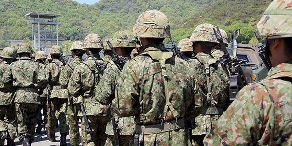 男性は独身自衛隊員限定